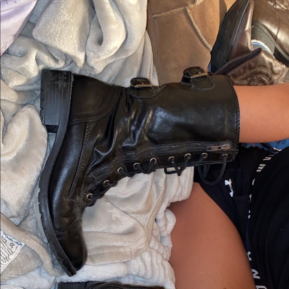 boots - Picture 2 of 4